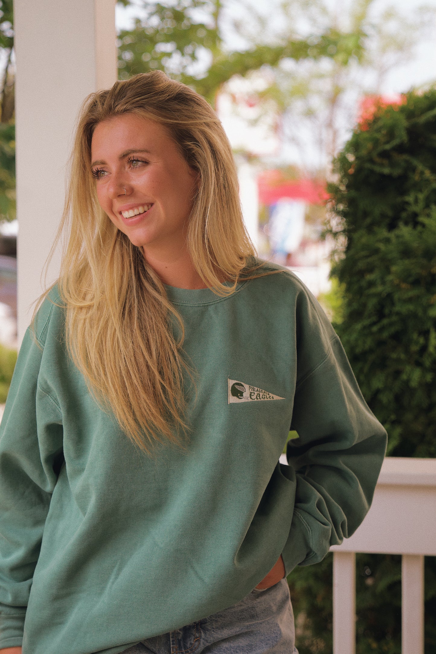EAGLES PENNANT GREEN CREWNECK