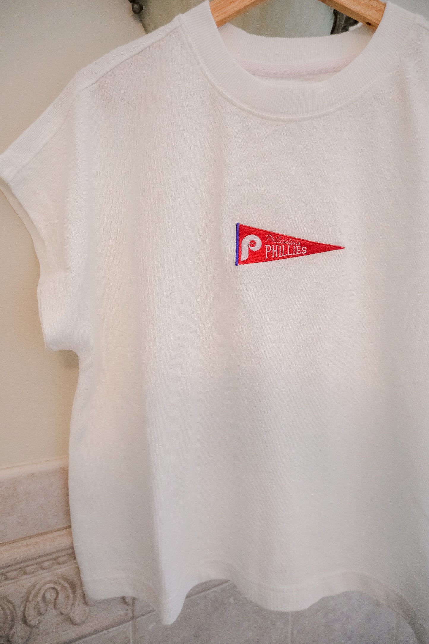 PHILS PENNANT JEANNE TEE