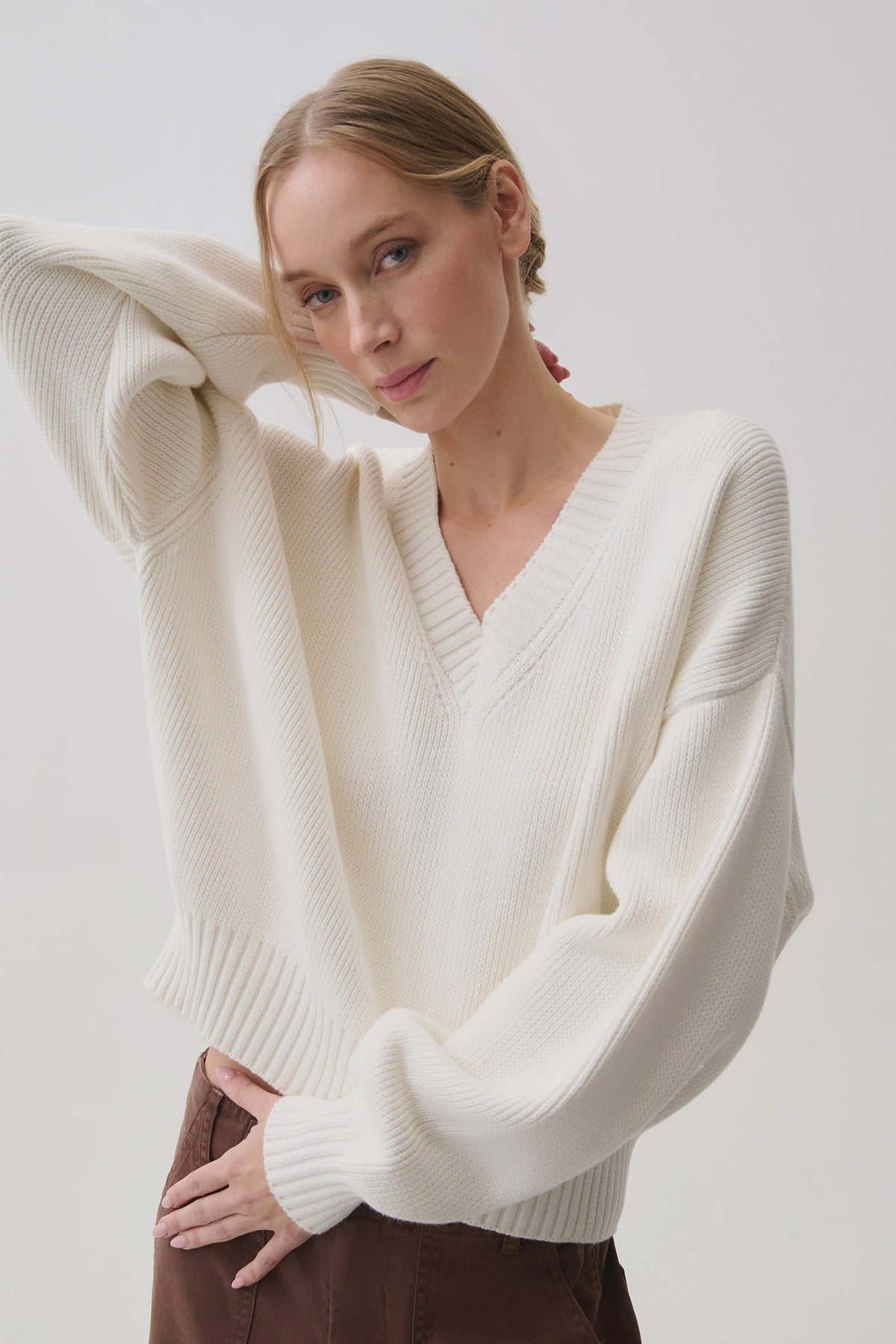 Nika Heavyweight V Neck Sweater - White