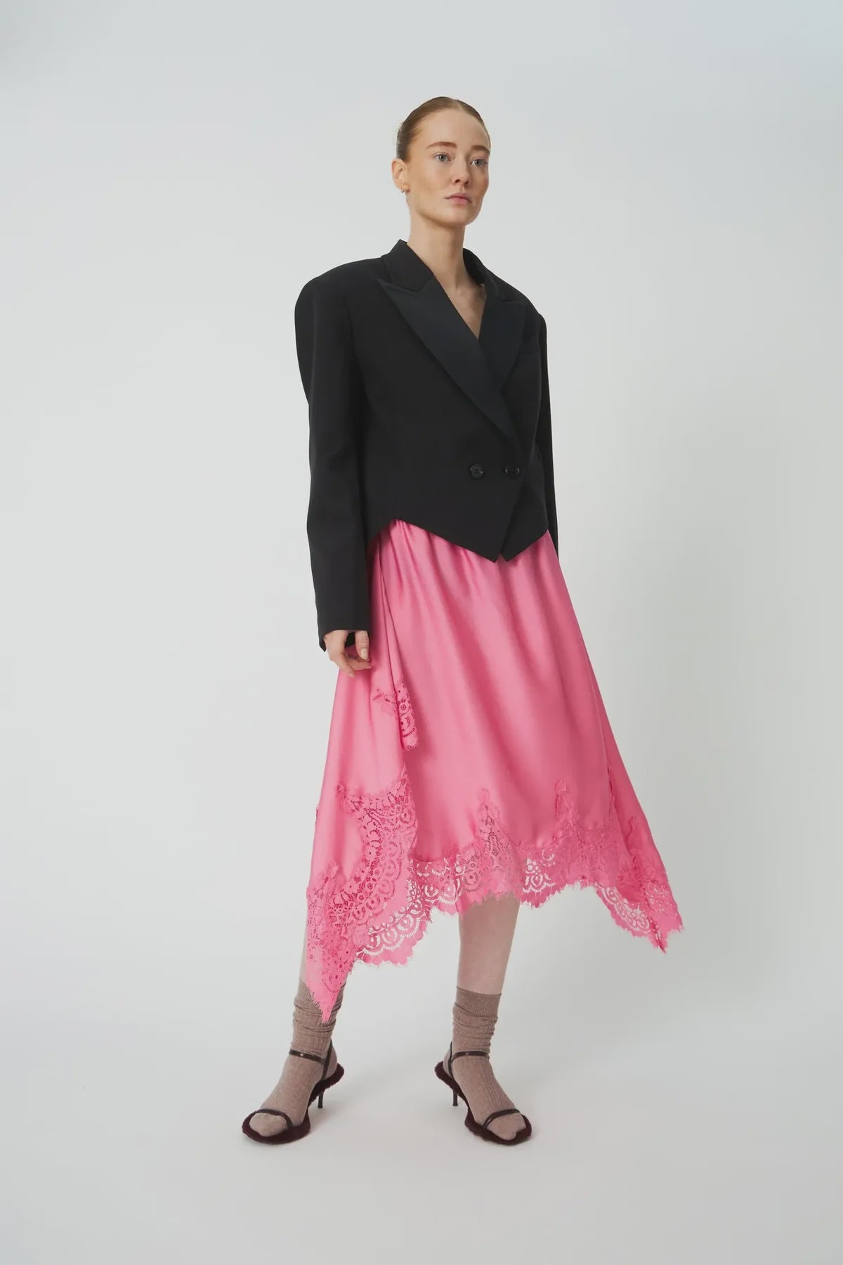 ASYMETRIC LACE TRIMMED SKIRT