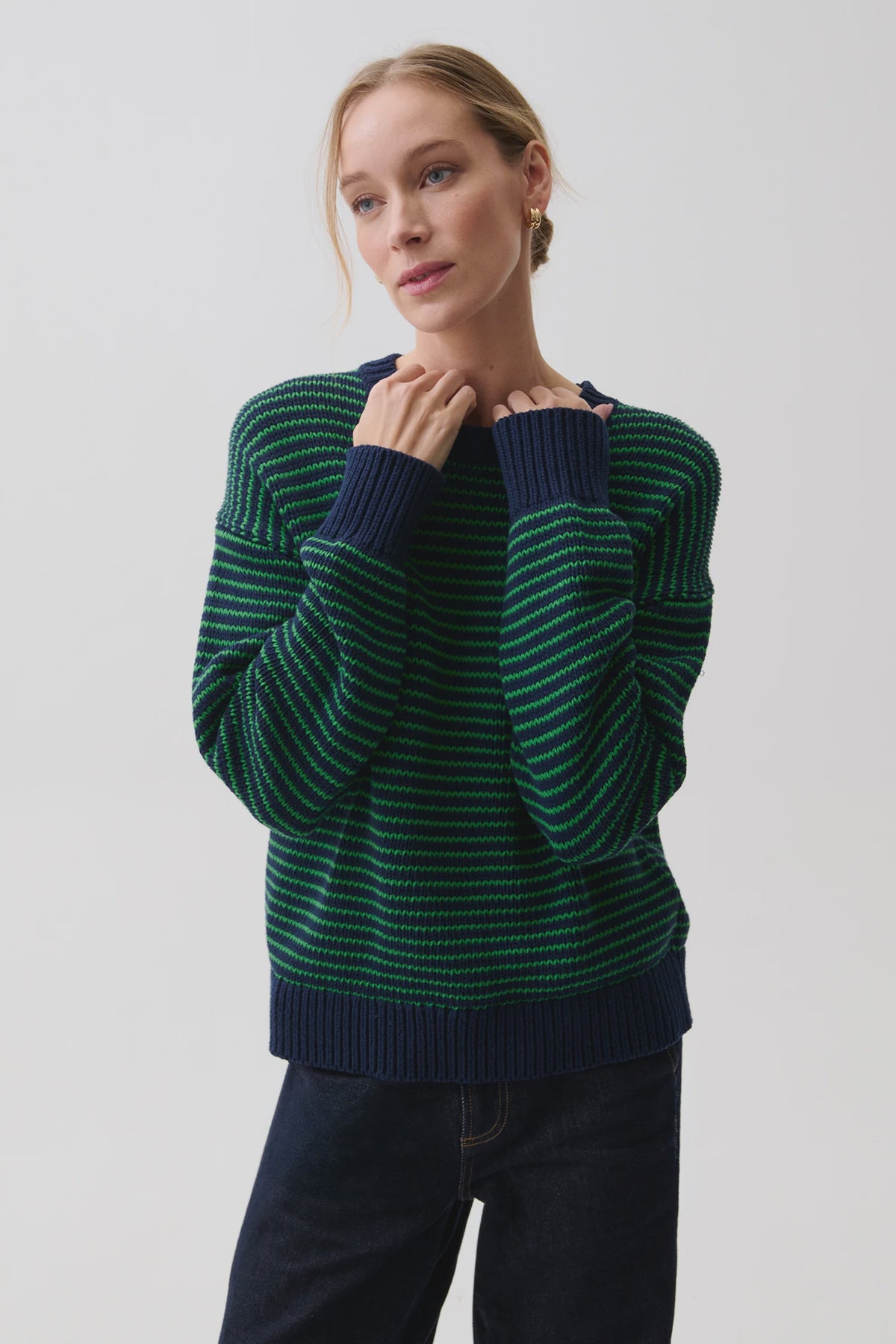 AURA RELAXED CREW NECK SWEATER